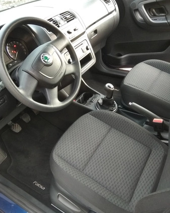 Skoda Fabia cena 21900 przebieg: 43500, rok produkcji 2011 z Konin małe 232